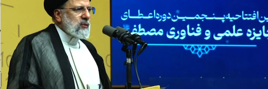 همه باید بدانند که وجود مصطفی(ص)، علاوه بر مقام‌هایی همچون بشیر و نذیر، علم‌داری بودن ایشان است