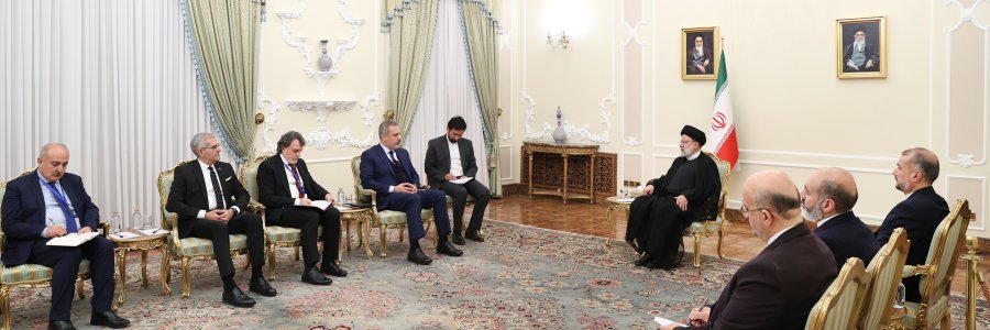 دکتر رئیسی: گفتگوها میان کشورهای منطقه قفقاز زمینه‌ساز حل مشکلات خواهد شد/ تاکید بر لزوم همگرایی کشورهای اسلامی در فشار آوردن به صهیونیست‌ها برای توقف بمباران غزه و برقراری آتش‌بس/ فیدان: نقش ایران در استقرار صلح و ثبات در منطقه موثر، تعیین‌کننده و همراه با ابتکار عمل است
