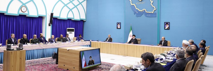 قاچاق کالا به مثابه خنجری بر پیکر تولید است/ مبارزه با کالای قاچاق به نحوی باشد که مردم شاهد وجود کالاهای قاچاق در بازار نباشند/ عدم برخورد جدی با قاچاق کالا موجب تضعیف حاکمیت است
