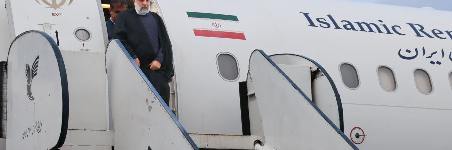 دکتر رئیسی در هوایی بارانی وارد استان کردستان شد