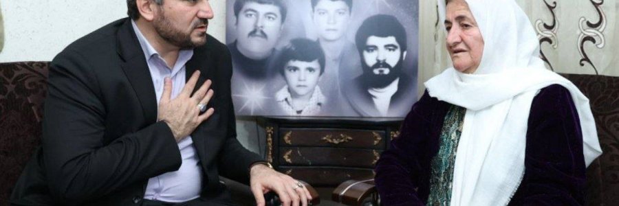 دیدار مهندس منصوری با خانواده‌ای از اهل سنت که 10 شهید تقدیم انقلاب کردند
