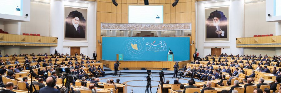تشریح اقدامات مهم و زیربنایی دولت برای اصلاح ساختارها و رفتارها در عرصه اقتصاد/ شناخت مسئله، یافتن و اجرای دقیق راهکارهای متقن رویکرد دولت در مواجهه با مشکلات اقتصادی/ دستور کار دانش‌پایه، اجرای عدالت و مشارکت مردم اجزای اصلی تحول اقتصادی هستند
