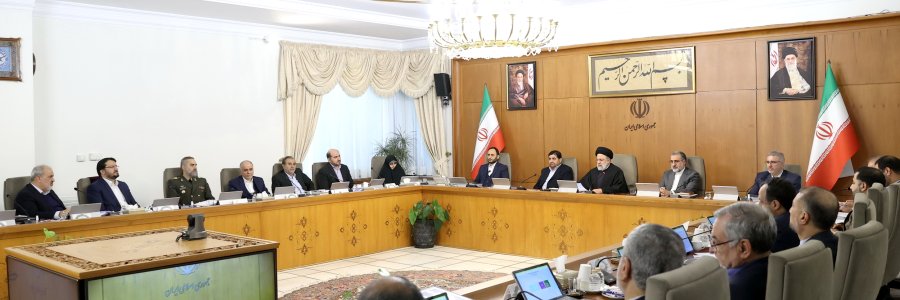 دکتر رئیسی: روحیه جهادی و خستگی‌ناپذیر شهید سلیمانی برای مدیران دستگاه‌های اجرایی الگو و الهام‌بخش است/ همه مسئولان «مردم» را به عنوان محور همه تصمیمات و اقدامات خود ببیند/ گزارش رئیس سازمان برنامه و بودجه از آمار رشد اشتغالزایی و کاهش نرخ بیکاری در کشور
