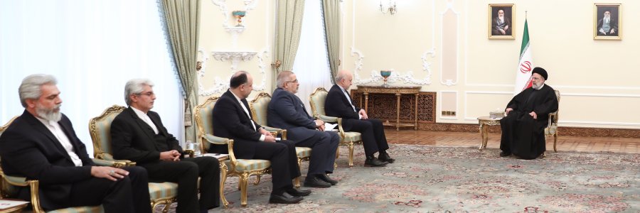 ماموریت اصلی سفارتخانه‌های جمهوری اسلامی ایران «ماموریت تحول» است/ واقف بودن به قدرت و جایگاه ایران و توان معرفی آن به عنوان کشوری پیشرفته و فن‌آور از ملزومات موفقیت سفرا در این مسئولیت/ تاکید بر اهمیت نقش سفرا در توسعه تعاملات اقتصادی و تجاری ایران با دنیا