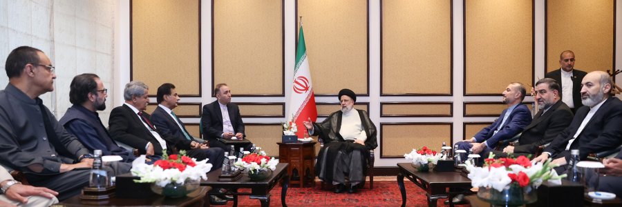 تاکید دکتر رئیسی بر نقش موثر مجالس ایران و پاکستان در تسهیل و تسریع ارتقای روابط فیمابین/ ایران از سویی میز مذاکره را ترک نکرد و از سوی دیگر در برابر فشارهای آمریکایی‌ها گزینه مقاومت را برگزید/ سردار ایاز صادق: هیچ کدام از احزاب پاکستانی مخالف روابط دوستانه با ایران نیستند/ پاکستان هم علاقمند و هم نیازمند به گسترش همکاری‌های اقتصادی و تجاری با ایران است