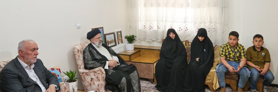 ‌حضور دکتر رئیسی در منزل شهید مدافع حرم آقابابایی
