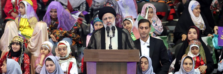 جمهوری اسلامی دختران و زنان را محور خانواده و دارای نقش موثر اجتماعی می‌داند/ با افتخار می‌گویم که همه دختران ایران عزیز را دوست دارم
