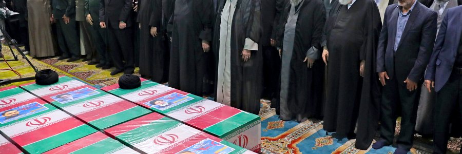 اقامه نماز بر پیکر شهید دکتر رئیسی و یاران شهیدش از سوی رهبر معظم انقلاب اسلامی