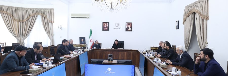 دستور دکتر مخبر برای نظارت دقیق بر بازار و جلوگیری از هرگونه افزایش قیمت بی‌ضابطه/ گزارش رئیس سازمان برنامه و بودجه از متوسط رشد اقتصادی 5.2 درصدی کشور در دولت سیزدهم
