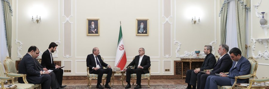 دکتر پزشکیان: ترور شهید هنیه اشتباه بزرگ صهیونیست‌ها بود که بدون پاسخ نخواهد ماند/ ابراز امیدواری برای تسریع در به نتیجه رسیدن مذاکرات گسترش روابط ایران و اردن/ وزیر خارجه اردن: به دنبال تقویت روابط با ایران و تلاش مشترک برای ایجاد ثبات، امنیت و آرامش بیشتر در منطقه هستیم/ ترور شهید هنیه، تلاش نتانیاهو برای گسترش دامنه درگیری‌ها در منطقه است