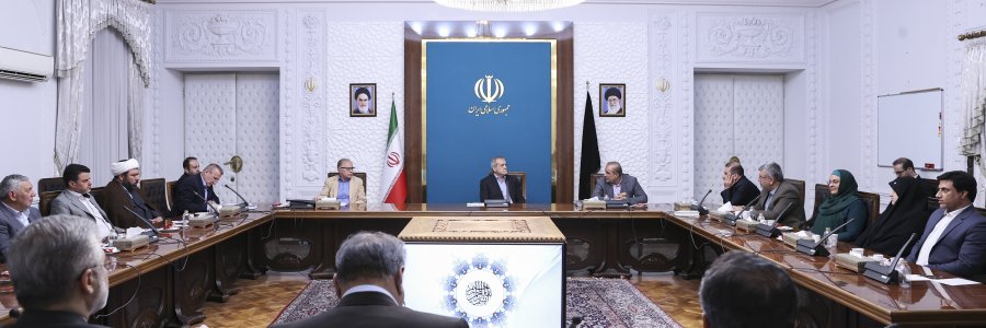 شاخص ارزیابی عملکردها در دولت چهاردهم، تعهد در اجرای صحیح و حداکثری اهداف چشم‌انداز است/ هیچ خیانتی در این دولت بالاتر از سپردن کار به افراد کارنابلد نیست/ فهرست وزرای پیشنهادی بر مبنای راهبرد تقویت هم‌افزایی میان دولت و مجلس تهیه شده است
