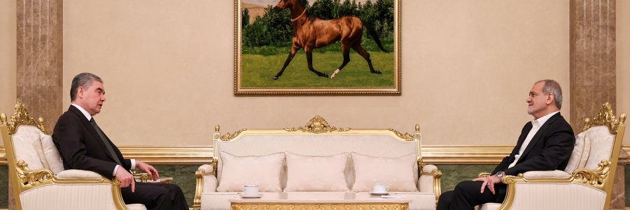 دیدار و گفتگوی دکتر پزشکیان با رهبر ملی ترکمنستان
