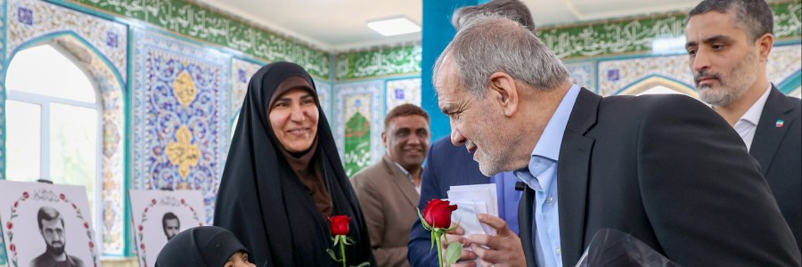 ادای احترام به مقام والای شهدای دفاع مقدس