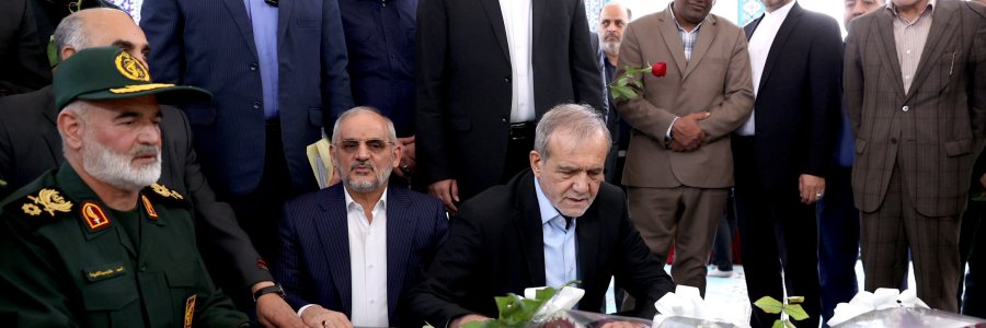 ادای احترام دکتر پزشکیان به مقام والای شهدای دفاع مقدس
