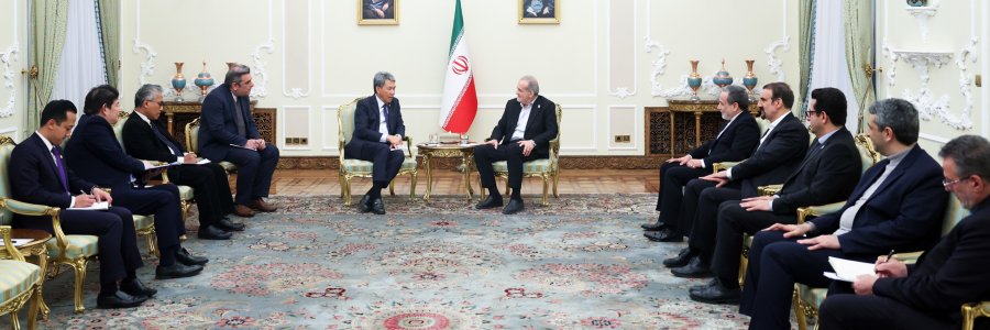 دکتر پزشکیان: تاکید ما بر توسعه همگرایی و همکاری میان کشورهای اسلامی مبنای دینی و اعتقادی دارد/ استفاده از ظرفیت کمیسیون مشترک برای تسهیل تبادلات دائمی میان دو کشور ضروری است/ داتو سری اوتاما حاجی: علاقمند به توسعه روابط و استفاده از تجربیات ایران در بخش های اقتصادی و علمی هستیم