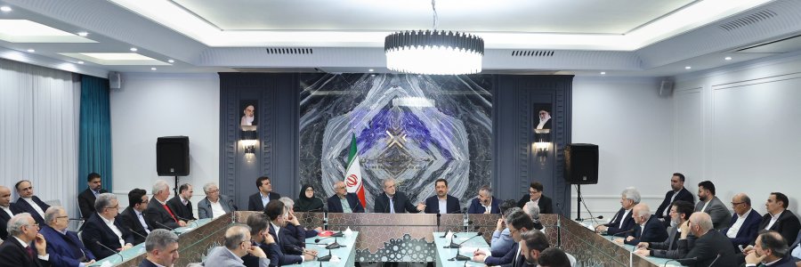باید با دنیا رابطه داشته باشیم، ولی قرار هم نیست با ذلت در برابر کسی سر خم کنیم