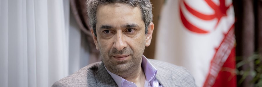 دکتر حاجی میرزایی هیچ نسبت فامیلی با آقایان محصولی و ولایتی ندارد