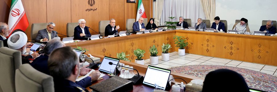تجهیز همه مراکز دولتی به پنل‌های خورشیدی و قطع مصرف آنها از شبکه سراسری برق