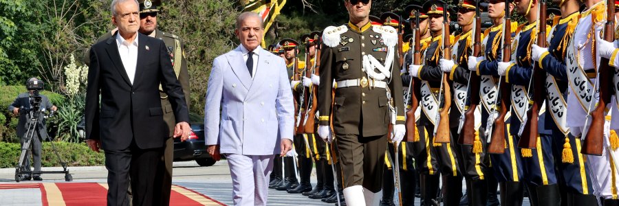 استقبال رسمی دکتر پزشکیان از نخست وزیر پاکستان