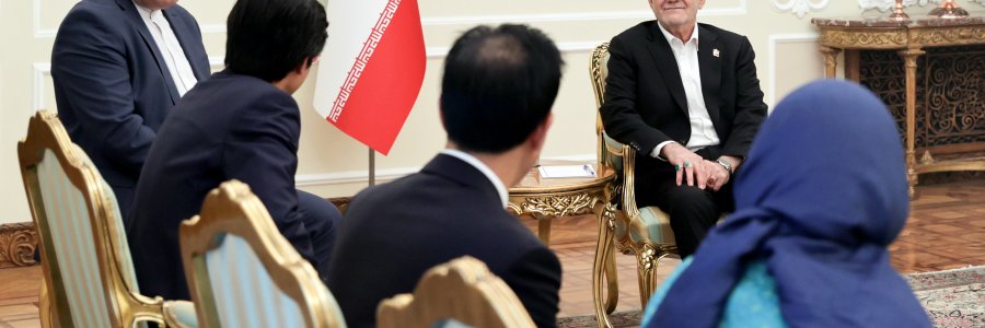 تسلیم استوارنامه سفرای کشورها به رئیس جمهور