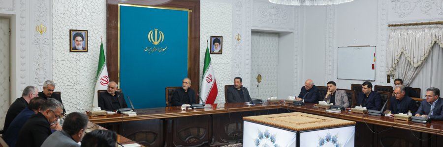 نباید عده‌ای فکر کنند عقل کل هستند و همه چیز را فقط آنها می‌فهمند
