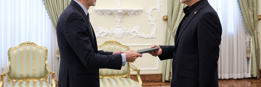 دریافت استوارنامه سفیر جدید فرانسه