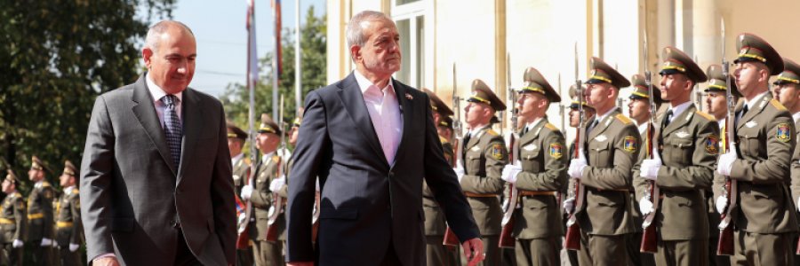 استقبال رسمی نخست‌وزیر ارمنستان از رئیس‌جمهور