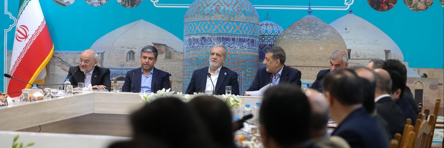 نشست با سرمایه‌گذاران و فعالان اقتصادی استان اردبیل