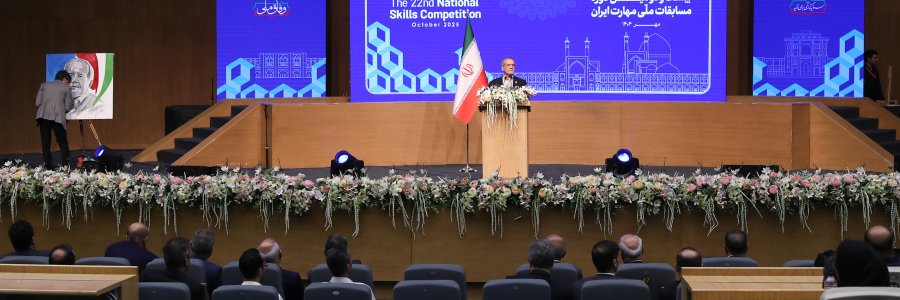 انسان واقعی کسی است که با تمام وجود، دانایی و علمش برای گره‌گشایی از مشکلات تلاش کند