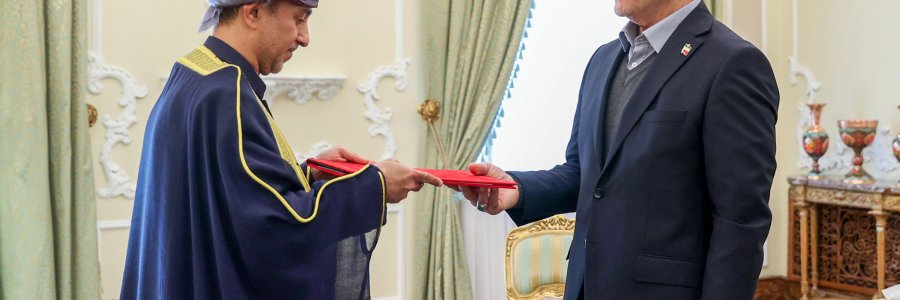 تقدیم استوارنامه سفیر عمان
