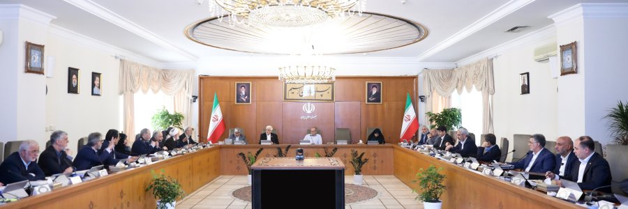 وزرا باید در دانشگاه‌ها حاضر شوند و فضای گفت‌وگو را تقویت کنند/ وظیفه ماست که با شنیدن اعتراض، برای حل مسایل و مشکلات اقدام کنیم/ سرنوشت کل دانشگاه‌ها و صدها هزار دانشجو نباید تحت تأثیر اقدامات تعداد معدودی قرار گیرد
