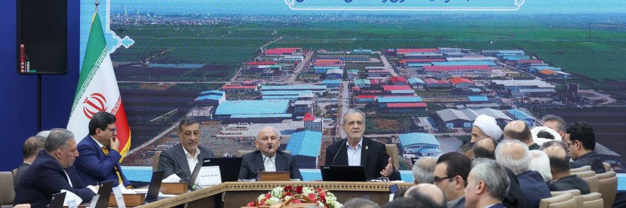 نشست با سرمایه گذاران و فعالان اقتصادی استان مازندران