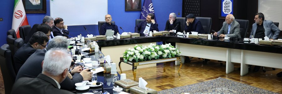 کنترل تقاضای القایی و مدیریت مصرف از سیاست‌های اساسی دولت است/ صادرات ارزآور و دیپلماسی اقتصادی، به منظور تقویت تاب‌آوری اقتصاد کشور با جدیت پیگیری شود/ اجازه سوءاستفاده از شرایط جنگی و فشار بر معیشت مردم را نخواهیم داد/ ابلاغ سه مأموریت ویژه به وزارت صمت برای تقویت صادرات، مدیریت مصرف و تنظیم تولید
