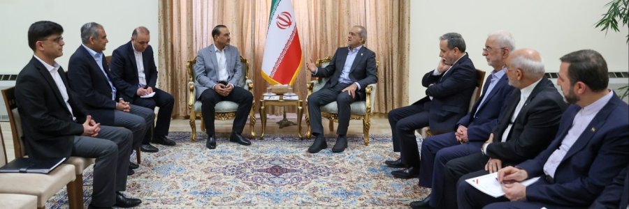 الرئيس بزشكيان يؤكد ضرورة توخي الدقة في التفاوض مع الأمريكان والمشير منير يأمل التوصل لنتيجة منشودة لإيران والمنطقة

