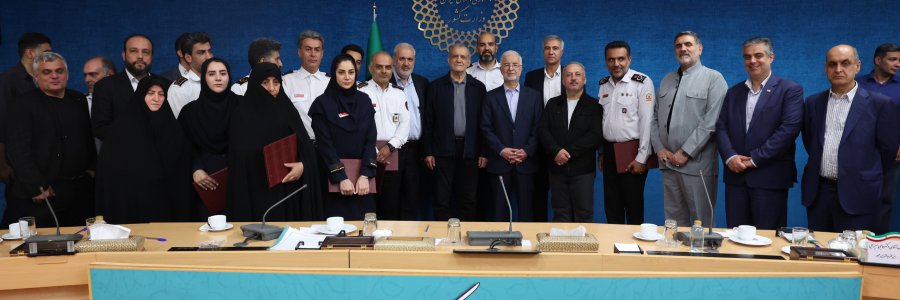 پیروزی دیپلماتیک اخیر، سند افتخار ملت ایران در برابر زورگویان جهان است/ تیم مذاکره‌کننده به هیچ‌وجه از چارچوب‌ها و سیاست‌های تعیین‌شده از سوی رهبری عدول نخواهد کرد/ سرمایه اجتماعی و همراهی مردم بزرگ‌ترین پشتوانه امنیت و پیشرفت کشور است/ هرچه انسجام داخلی بیشتر باشد، قدرت دفاع از حقوق ملت در مذاکرات افزایش می‌یابد
