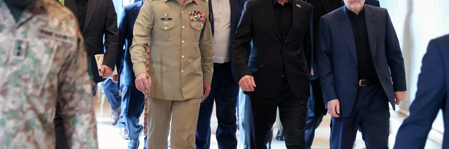 الرئيس بزشكيان يدعو لتشكيل تكتل قوي للعالم الإسلامي والمشير منير يؤكد أن إيران لقنت إسرائيل درساً كبيراً