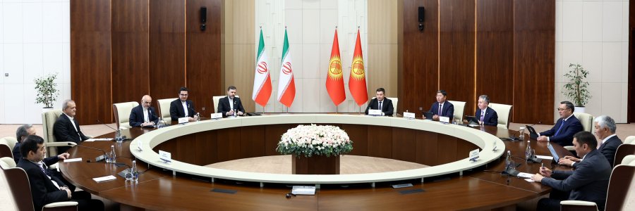الرئيس بزشكيان يؤكد أن الأمن الإقليمي يعتمد على التعاون بين دول المنطقة ورفض التدخل الأجنبي
