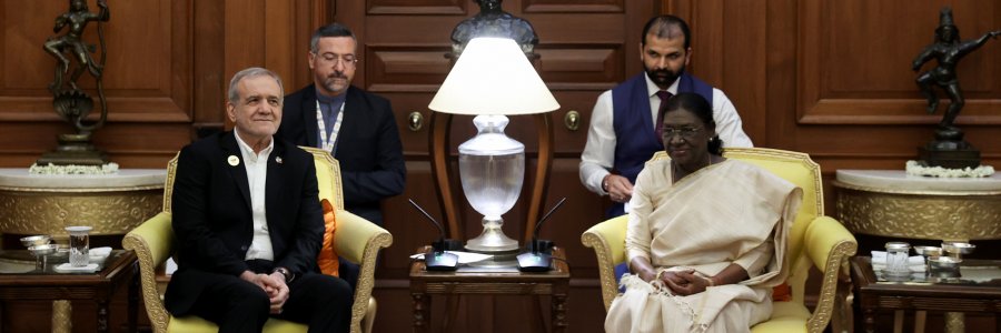 الرئيسان الإيراني والهندي يؤكدان ضرورة تعزيز العلاقات الثنائية وتطوير التعاون الاقتصادي
