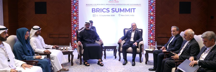 ولي عهد أبوظبي يلتقي الرئيس بزشكيان على هامش قمة بريكس في نيودلهي
