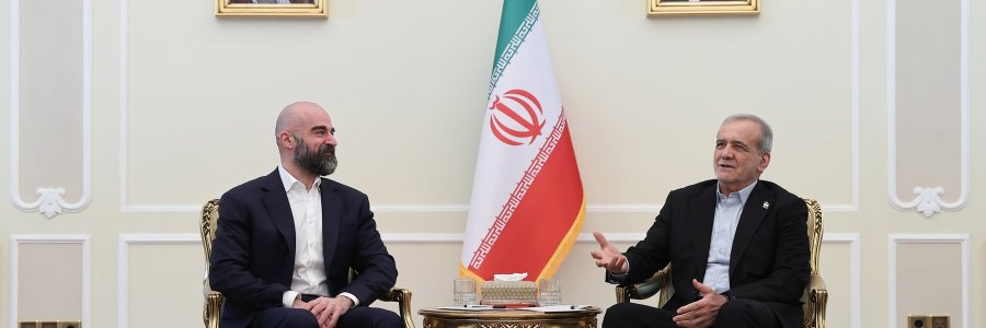 الرئيس بزشكيان يثمن الروابط التاريخية والثقافية مع إقليم كردستان ويؤكد القدرة على بناء منطقة يسودها التطور والأخوة
