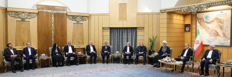 الرئيس بزشكيان يتوجه إلى تركمانستان ويؤكد أن المباحثات تتركز على تعزيز العلاقات مع الجيران وحماية بحر قزوين
