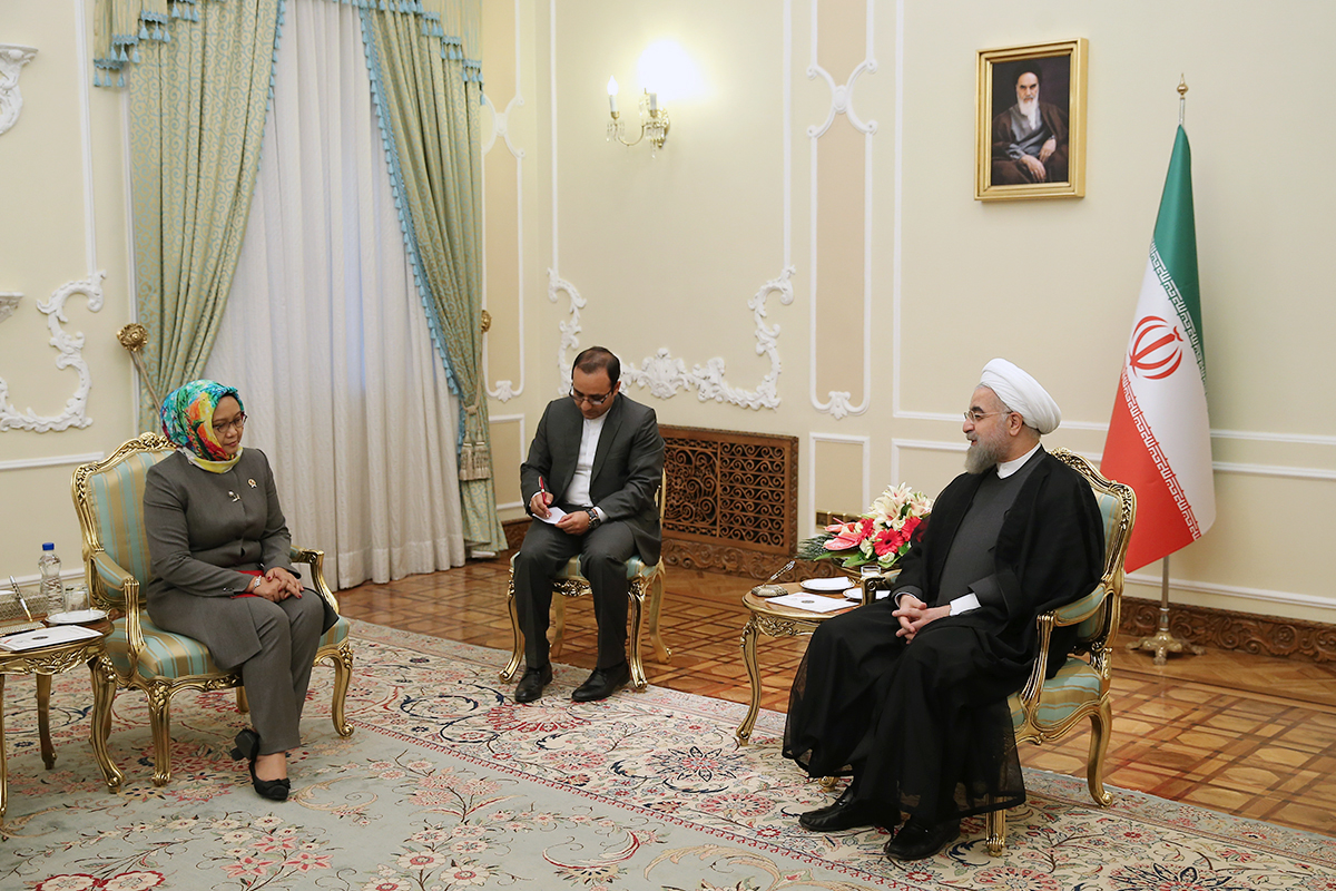 ظرفیت ها و توانمندیهای تهران - جاکارتا باید برای توسعه مناسبات اقتصادی فعال شوند/ همکاری ایران و اندونزی برای حل مشکلات جهان اسلام موثر است