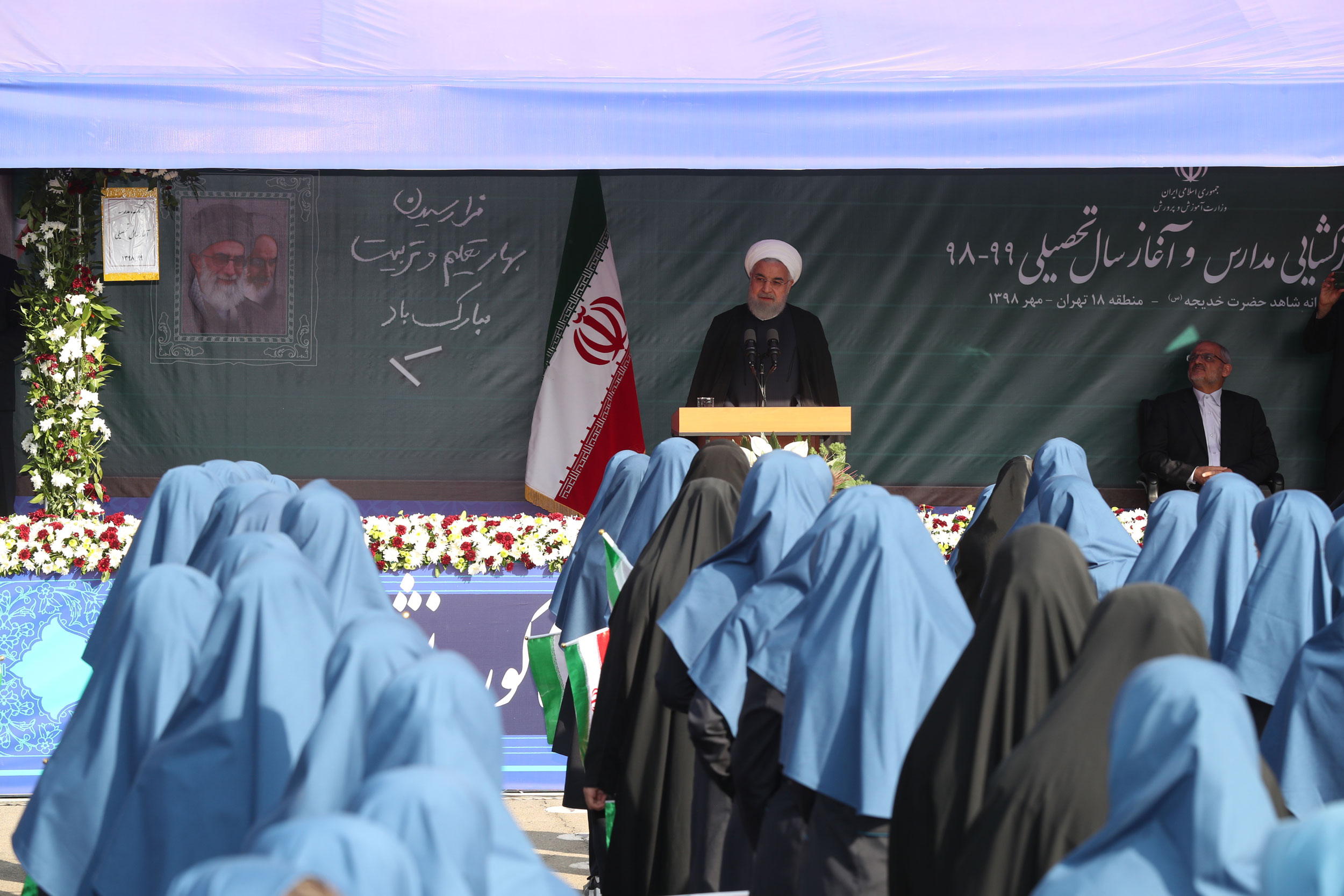 آغاز مهر به عنوان عید نوروز علم و حرکت در مسیر پیشرفت و توسعه روزی به یادماندنی است/ معلمان بالاترین و مهم‌ترین رکن کشور هستند/بودجه آموزش و پرورش از ابتدای دولت یازدهم سه برابر و حقوق معلمان چهار برابر افزایش یافته است/ طرح پرسش مهر؛ برای ایجاد محیطی شاداب تر ، دلپذیرتر ، امن تر و دوست داشتنی تر در مدارس چه کارهایی باید انجام داد؟