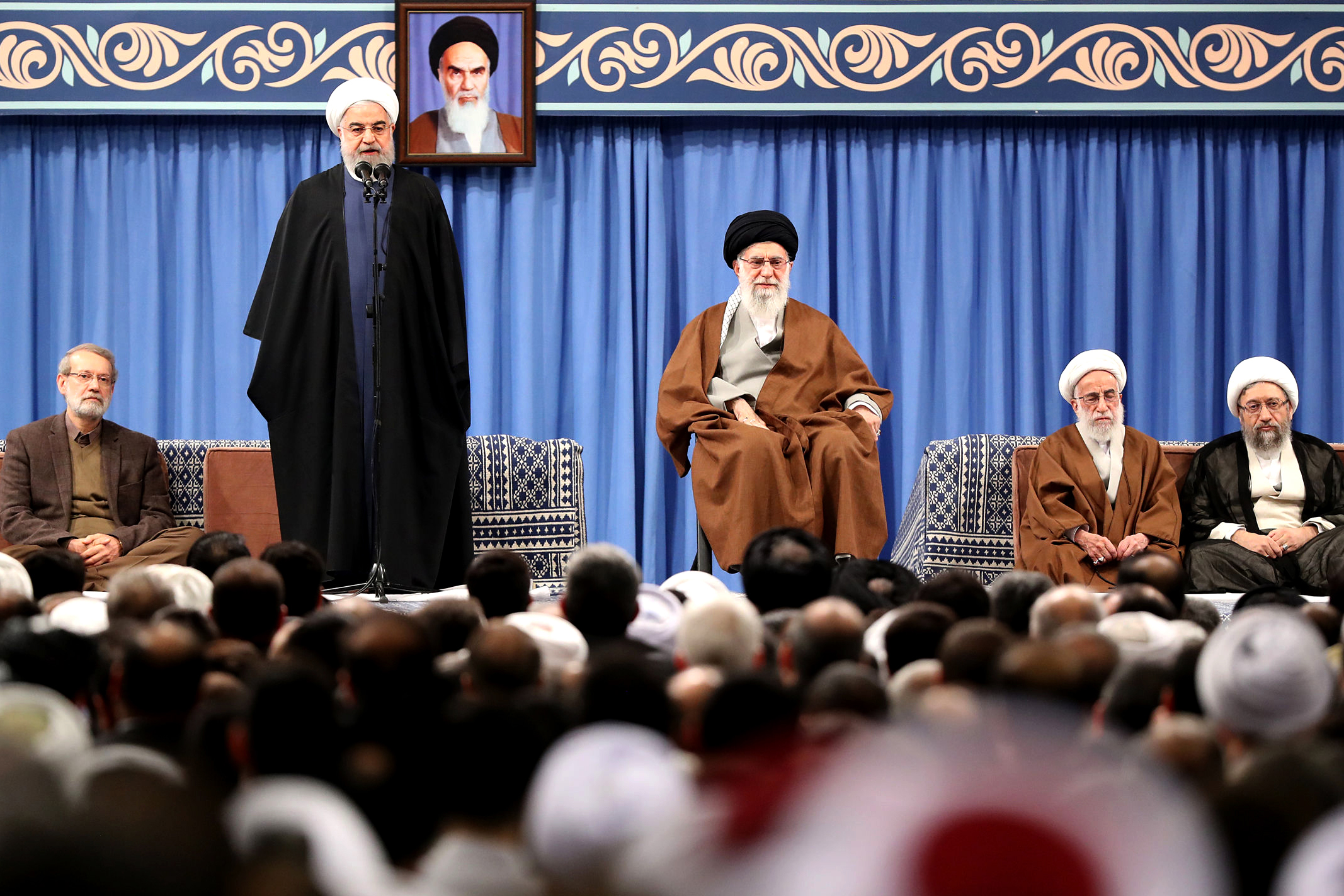 متن کامل سخنان دکتر روحانی در دیدار مسئولان نظام و میهمانان کنفرانس وحدت اسلامی با رهبر انقلاب 