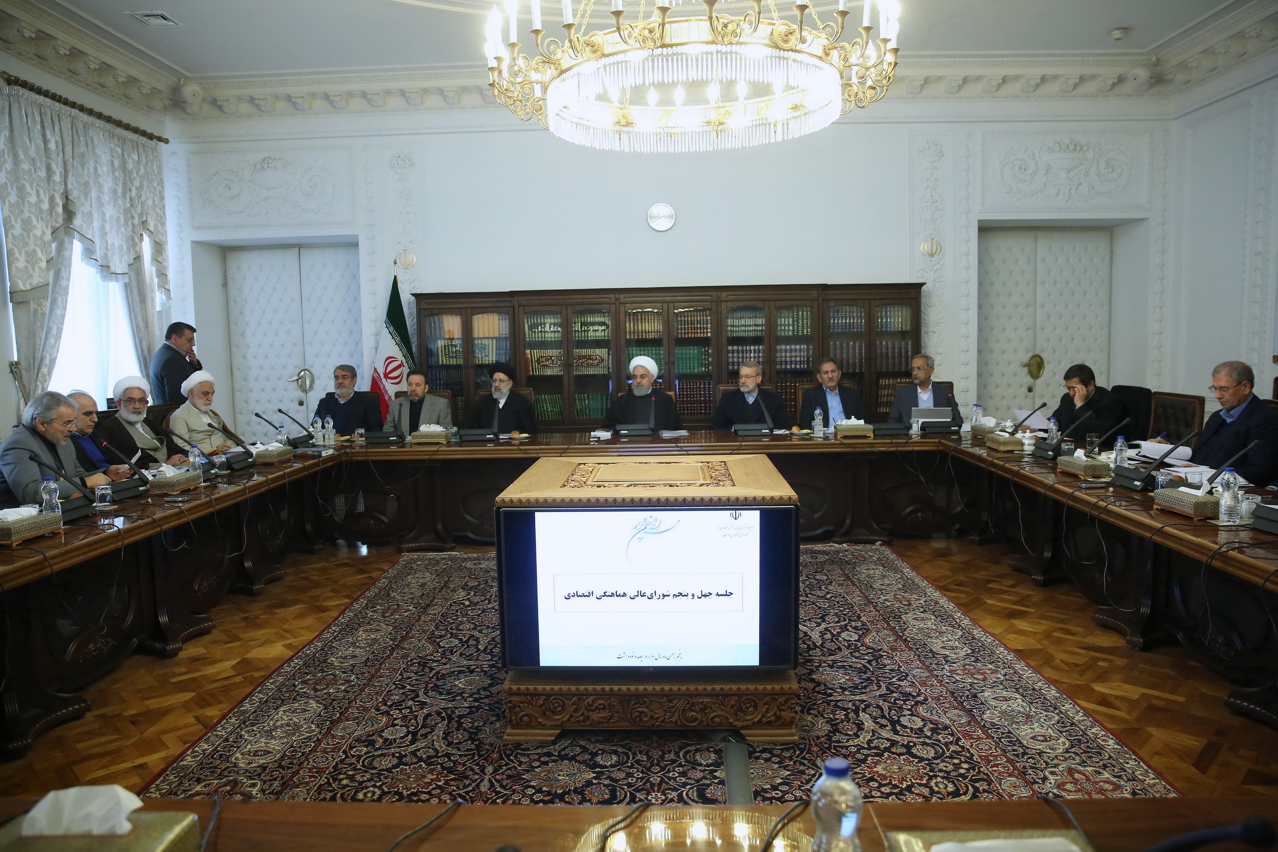 ارائه گزارش سازمان برنامه و بودجه از اقدامات دولت در رسیدگی به خسارات ناشی از سیل در سال جاری در استان های کشور/ ارائه گزارش بانک مرکزی از اقدامات انجام شده در زمینه درآمدهای ارزی کشور و تامین کالاهای مورد نیاز