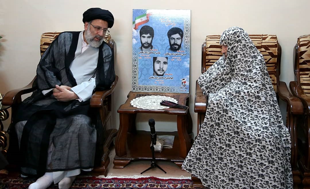 آیت الله رئیسی درگذشت مادر شهیدان اسماعیل زاده زنجانی را تسلیت گفت


