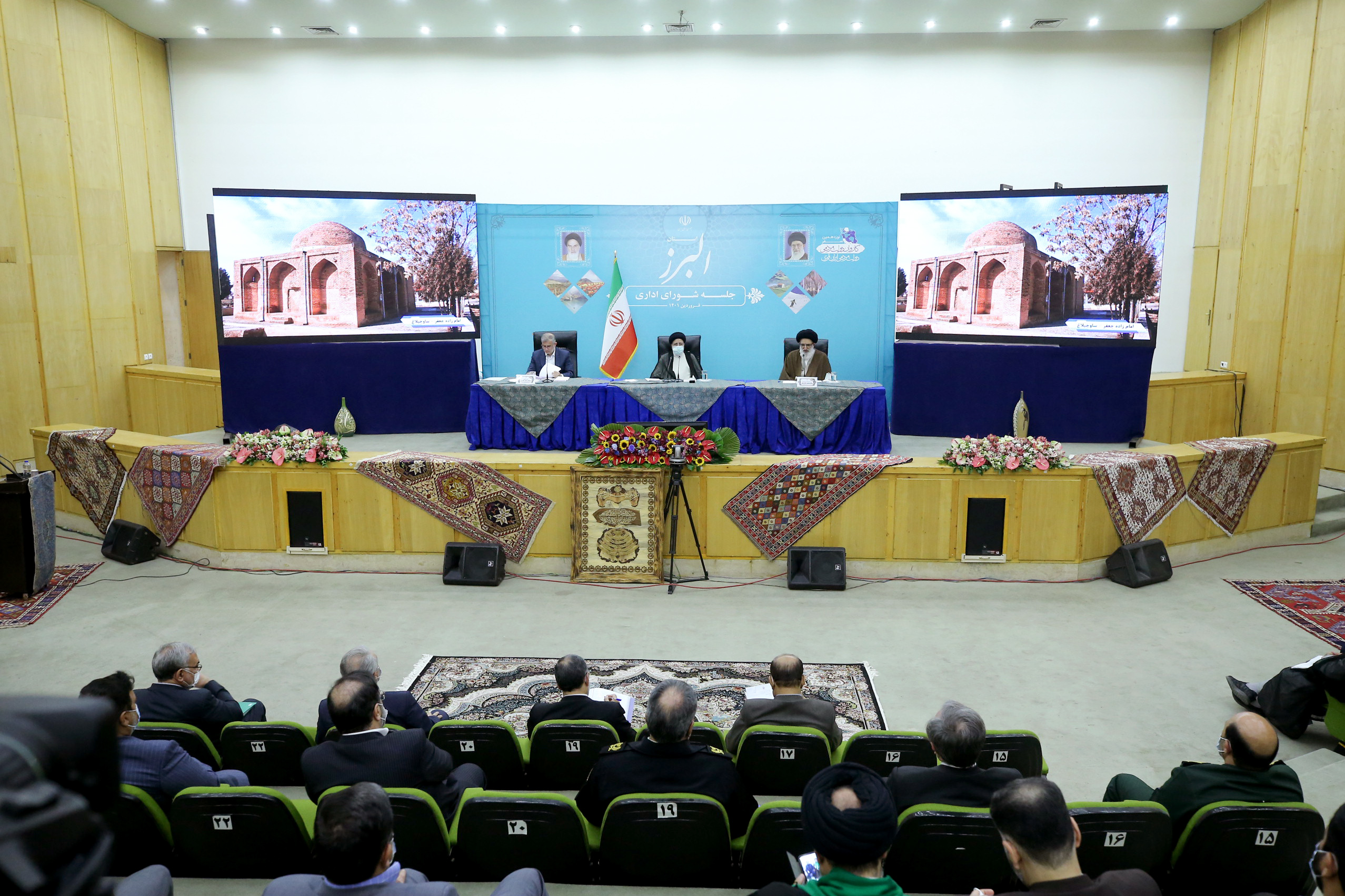 توسعه متوازن و محرومیت‌زدایی با پشت‌میزنشینی ممکن نیست / انجام سفرهای استانی برای بررسی وضعیت میدانی استان‌های کشور ضرورت دارد / مدیران و صاحب‌نظران البرز نظام مسائل این استان را تهیه کنند / موفقیت دولت در گروی به کارگیری نیروهای کارآمد انقلابی و بومی در استان‌هاست
