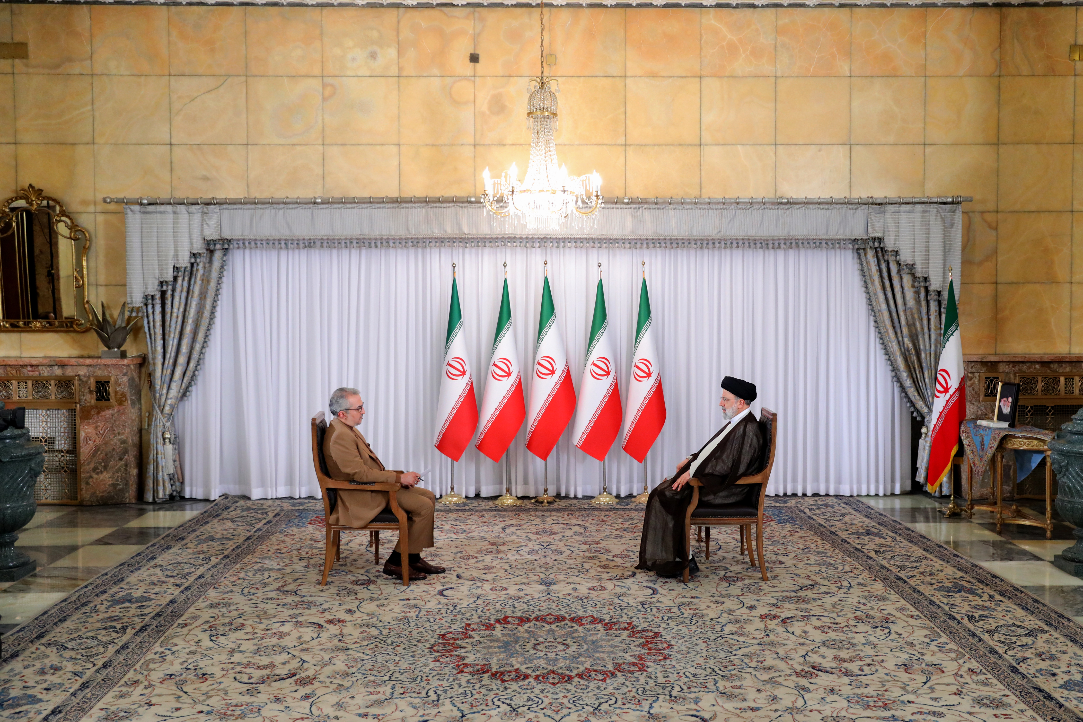 سیاست توسعه همسایگی ایران به اعتماد متقابل با کشورهای عضو شانگهای منجر شده است/ دلیل توطئه‌ها و فتنه‌انگیزی دشمن متوقف کردن روند رشد و پیشرفت کشور است/ ناقضان عمده و اصلی حقوق بشر، مدعی حمایت از حقوق بشر در ایران شده‌اند/ تحریم و آشوب دو روی یک سکه هستند