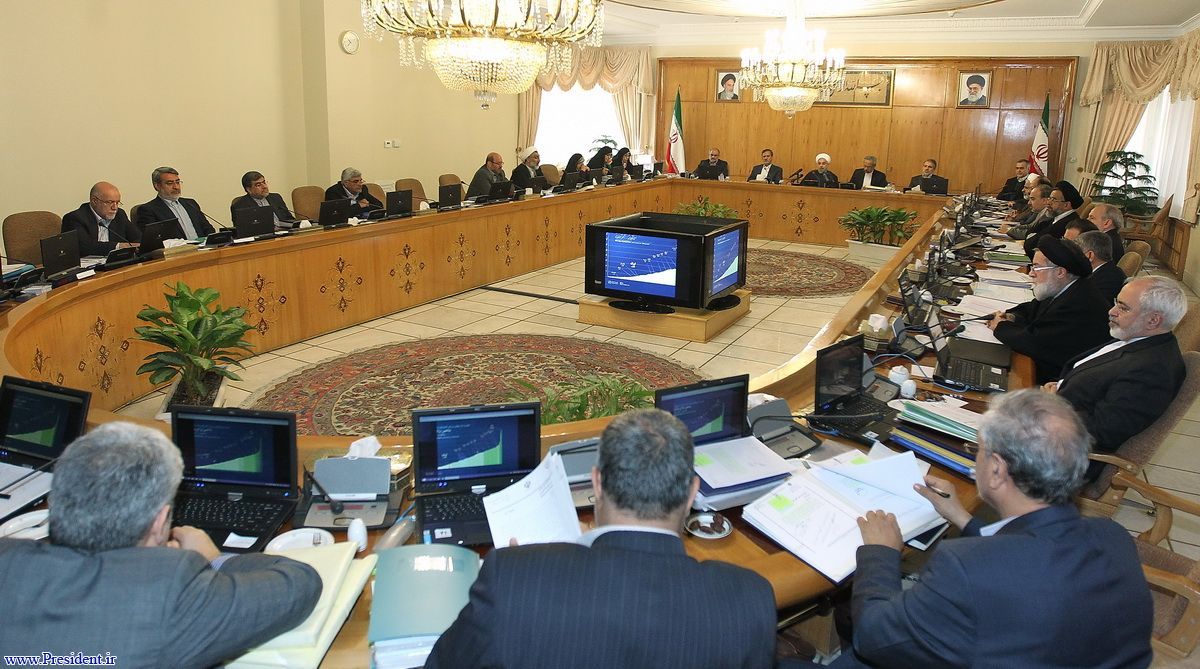  مناسب‌ترین راه برای توسعه، اشتغال و مبارزه با فقر، تلاش بیشتر در جهت افزایش رشد اقتصادی است/هیات دولت بهای فروش گاز طبیعی فشرده را کاهش داد/قدردانی از حمایت مراجع عالیقدر، فضلا و مردم قم