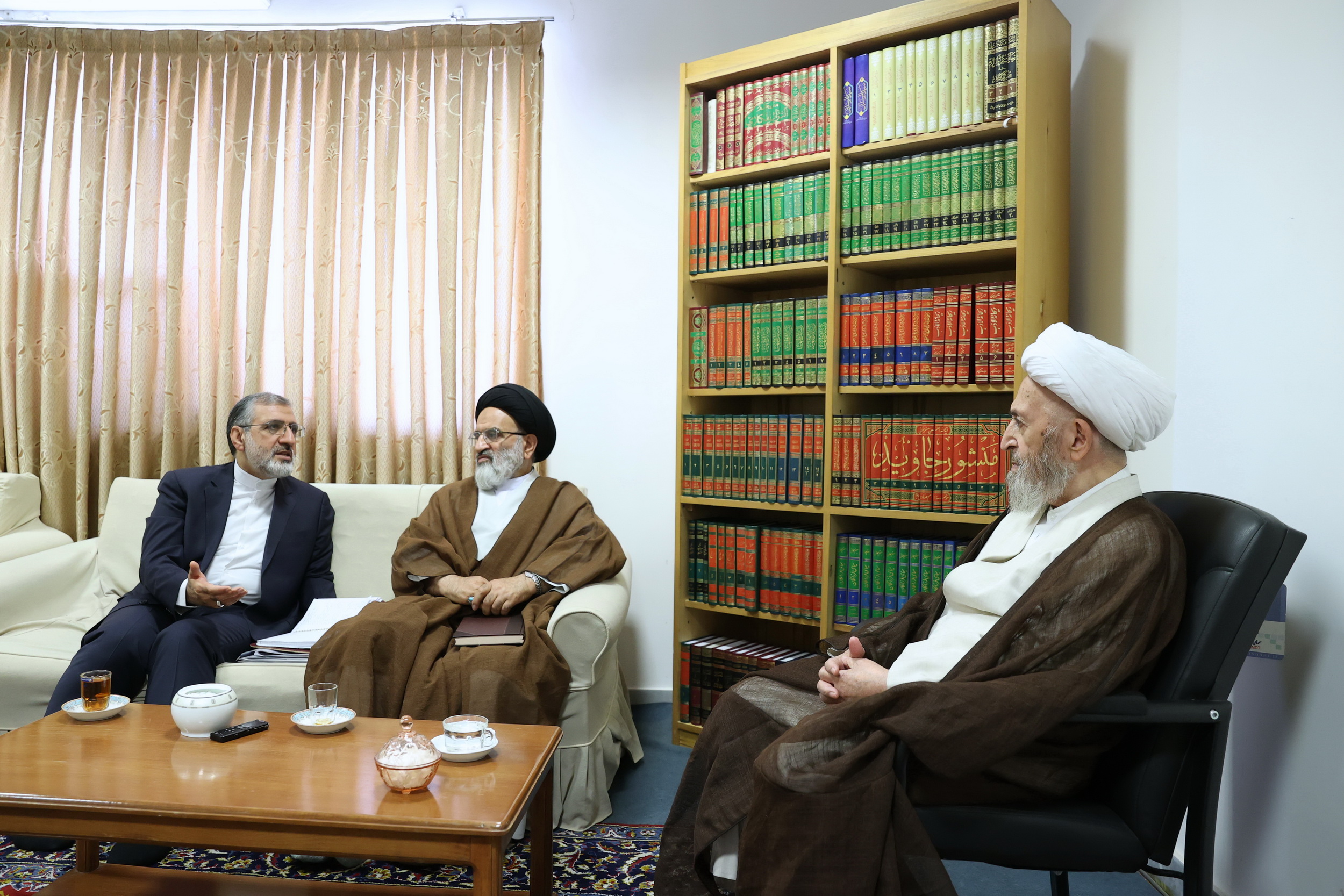 دیدار دکتر اسماعیلی با آیات عظام سبحانی و نوری همدانی و آیت‌الله حسینی بوشهری